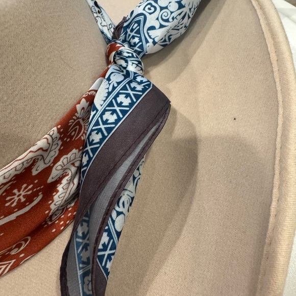 Beige Hat with Red white & Blue Bandana-get festival ready❤️🤍💙 great anytime❤️🤍💙 - Picture 5 of 9